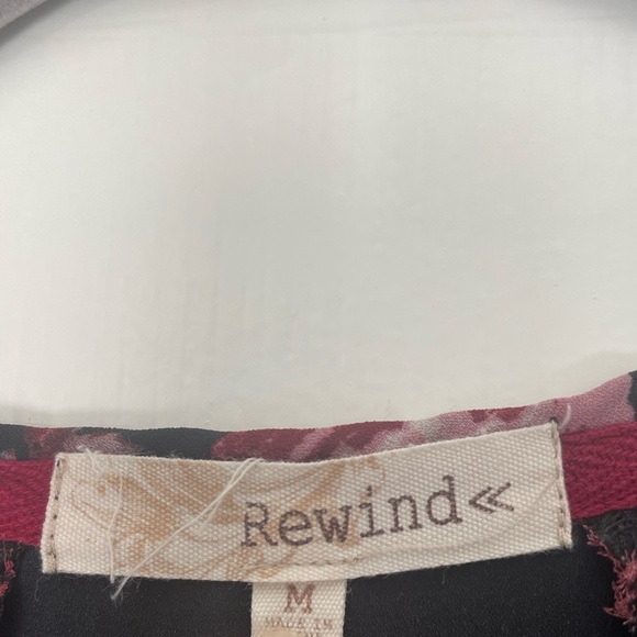 Rewind 3/4 sleeve blouse. Size medium. Rose patterned - Picture 2 of 4